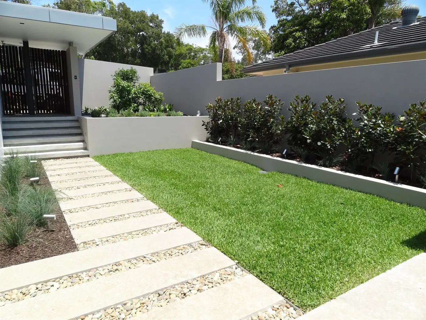 Nepean pebble surrounding Travertine